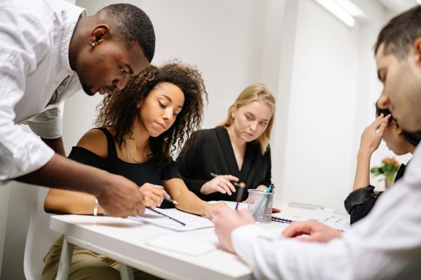 Apprendre le trading : stratégies pour un succès durable